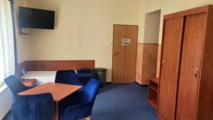 a room with a bed and a table and chairs at Willa Akme in Stronie Śląskie