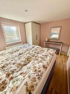 a bedroom with a bed with a floral bedspread at Charmigt in Gränna