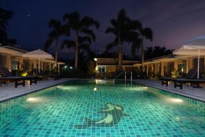 Bazén v ubytování The Oasis Khaolak Resort - SHA Plus nebo v jeho okolí