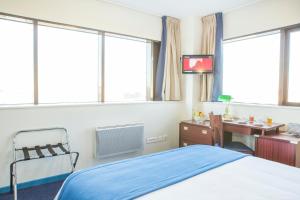 Ein Bett oder Betten in einem Zimmer der Unterkunft Hôtel Les Gens De Mer Dunkerque by Popinns