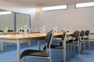 Der Geschäftsbereich oder Konferenzraum in der Unterkunft Hôtel Les Gens De Mer Dunkerque by Popinns
