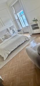 a bedroom with a bed and a wooden floor at 'Blair' in ApartNest Auchterarder in Auchterarder