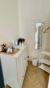 a white counter in a room with a mirror at 'Blair' in ApartNest Auchterarder in Auchterarder
