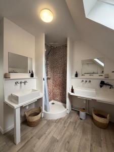 a white bathroom with two sinks and a shower at Casa Limon, Charm & Serenity in Cesson-Sévigné +16 photos