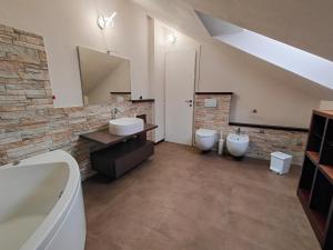 a bathroom with two sinks and two toilets at Riflessi sul lago Lierna bed and breakfast in Lierna