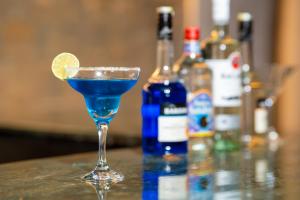 a blue drink in a martini glass with a lime at LT Angkor Hotel in Phumĭ Réach Born (2)