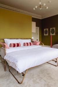 a large bed in a room with green walls at Merchant's House in Derry Londonderry