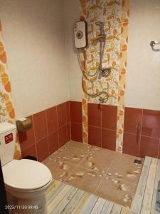 a bathroom with a toilet and a shower at บีฮายฮิลล์ รีสอร์ต in Ban Khlong Kua +37 photos