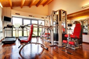a gym with red chairs and equipment in a room at Riserva Privata San Settimio in Arcevia