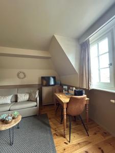 a living room with a couch and a table at Bed & Breakfast Esprit de Mer in De Panne