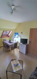 a living room with a table and a dining room at Ferienwohnung Stechlin, Neuglobsow in Stechlin