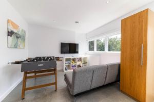 a living room with a couch and a stove at Hôtel à la maison - Panache, spa et fleuve in Baie-Saint-Paul +20 photos