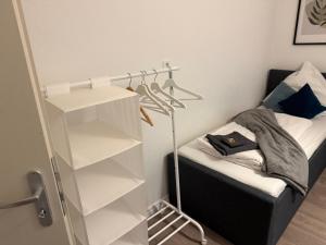 a small bedroom with a bed and a closet at Schönes Apartment in Top-Lage Karlsruhe in Karlsruhe