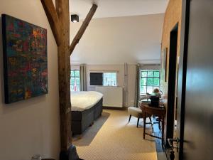 a bedroom with a bed and a tree in it at De Heeren van Tuil in Tuil