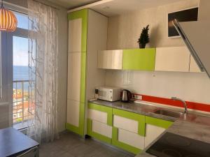 Kuhinja ili čajna kuhinja u objektu Horizon Hotel