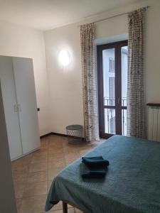 a bedroom with a bed and a door with a window at B&B Luna in Sesto Calende
