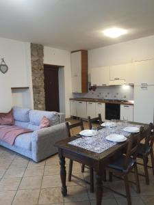 a living room with a table and a couch at B&B Luna in Sesto Calende