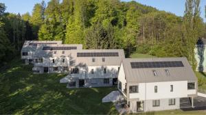 an aerial view of a house with solar panels on it at steiRerBLiCke - Gaberhö Gamlitz in Gamlitz