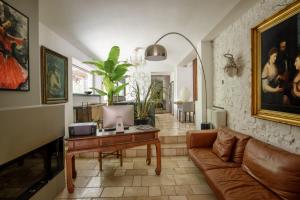 a living room with a couch and a table at Puntebianche Resort in Ceglie Messapica