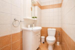 a bathroom with a toilet and a sink at PROPERSTAY 112 - Maison Calme Polychrono in Polychrono +20 photos