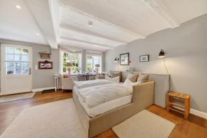 a bedroom with a bed and a living room at Stutenhof-EG-Wohnung-3 in Keitum