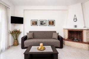 a living room with a couch and a fireplace at PROPERSTAY 112 - Maison Calme Polychrono in Polychrono