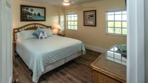 a bedroom with a bed and two windows at 2405 Ocean Pointe Suites in Tavernier +35 photos