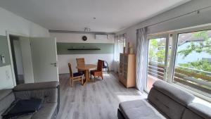 a living room with a couch and a table at Ferienwohnung Am Palmberg in Gerolsheim