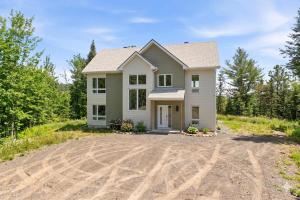 a house on top of a dirt road at Spa Pool Table - Luxurious pool - Chalet Houefifa in Saint Come