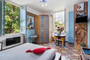 a bedroom with a bed with red pillows on it at Sentieri in Levanto