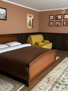a bedroom with a bed and a chair at Житловий будинок in Bilhorod-Dnistrovskyi