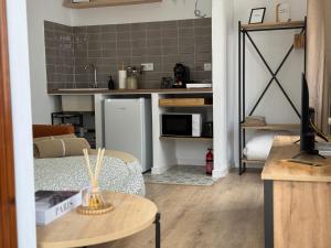 a living room with a kitchen and a table with a counter at LaJoya Zuheros Suite in Zuheros