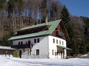 Schloss Manndorf Gästehaus talvella