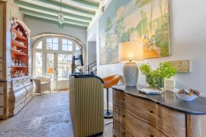 a living room with a table with a lamp on it at Villa Louise in Aloxe-Corton
