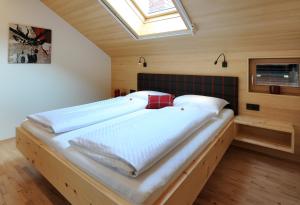 מיטה או מיטות בחדר ב-Ferienwohnungen Erath