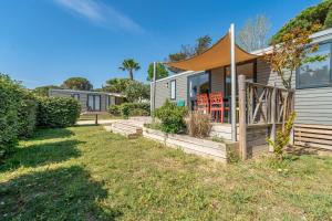 a house with a yard in front of it at Camping Valras plage 5 étoiles in Vendres