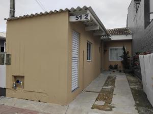 a house with the number on the side of it at EM CASA in Palhoça