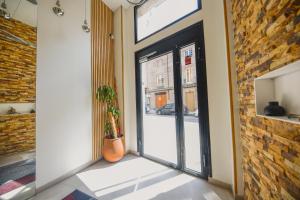 a room with a glass door and a window at Villa Artista home in Pontevedra