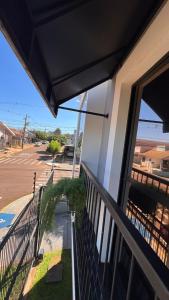 a balcony with a view of a parking lot at Sobrado inteligente, A C, TVs Smart e garagem in Toledo