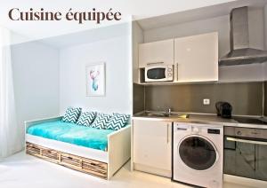 a small kitchen with a bed and a dishwasher at Apt 5 Eaux-Chaudes proche Laruns et Espagne in Laruns
