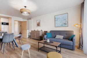 a living room with a couch and a table at Les Gemeaux 2 - 6 personnes in Villard-de-Lans