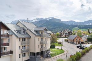 a view of a town with mountains in the background at Les Gemeaux 2 - 6 personnes in Villard-de-Lans