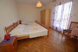 a bedroom with two beds and a table and chairs at Penzion Sovulj SKALLA CZ in Omiš