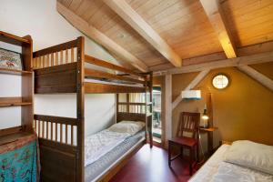 two bunk beds in a room with wooden ceilings at Seminarhof Mollandur in Bochow