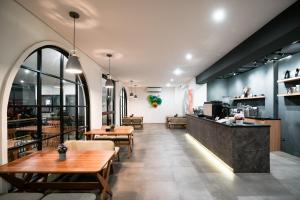 a restaurant with tables and chairs and a counter at Dhipa Kinanthi Prawirotaman by Raminten in Timuran