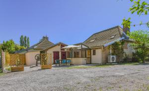 an image of a house at Ô pré de ma fleur in Brévonnes +13 photos