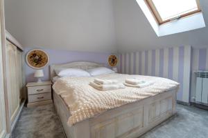 Posteľ alebo postele v izbe v ubytovaní Apartamenty Parkowa