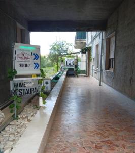 an empty hallway with signs on the side of a building at Suite 7 &Home Restaurant in Paglieta