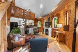 a living room with a couch and a table at 9 Minute Drive to the Lake in Chelan