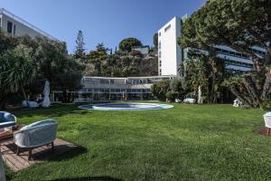 a park in front of a building at Grand Hotel Del Mare Resort & Spa in Bordighera